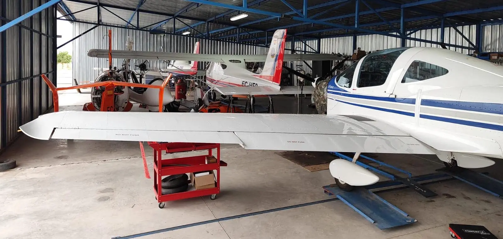 Taller de mantenimiento aeronáutico AERODARF